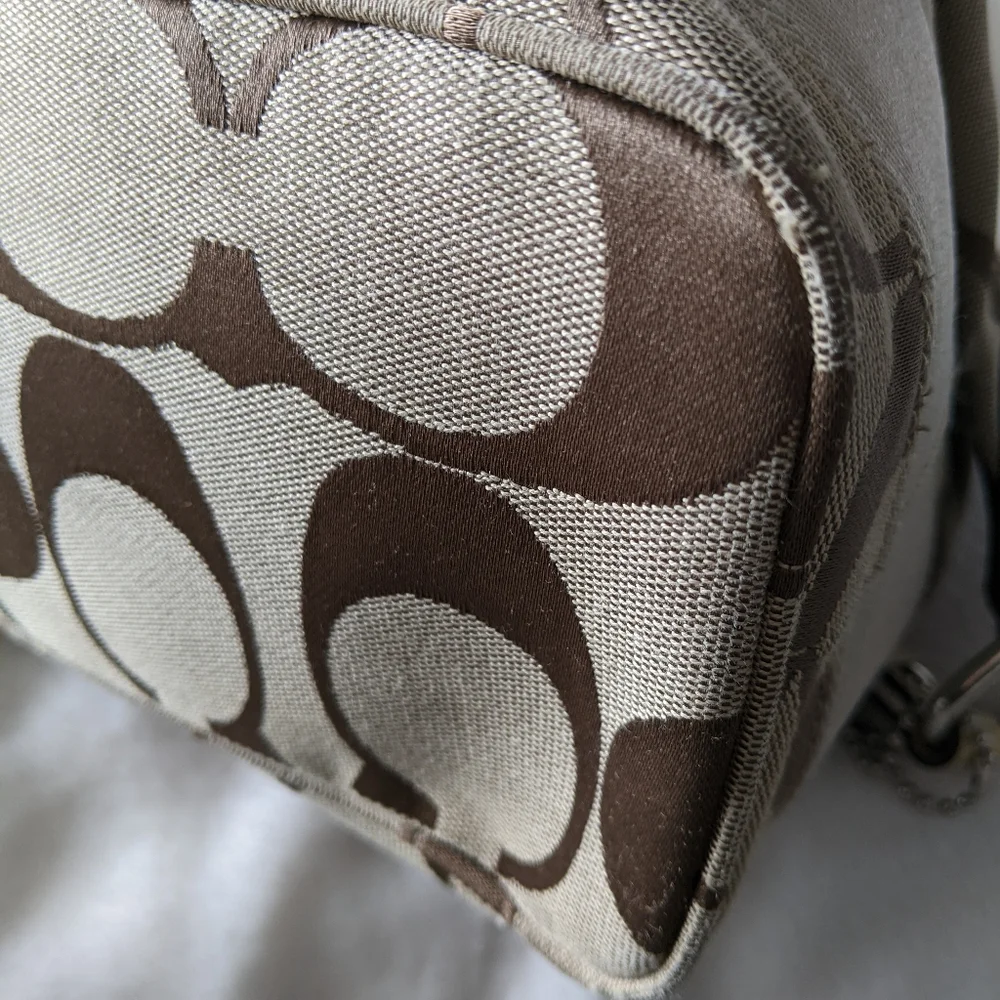 Coach Signature Hand bag - Picture 16 of 16